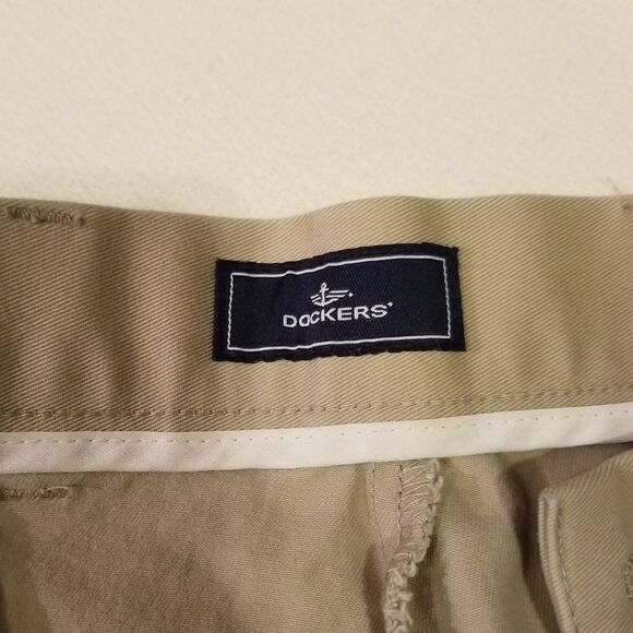 Dockers Pleated Relaxed Fit Khaki Shorts S 34 - Picture 4 of 5